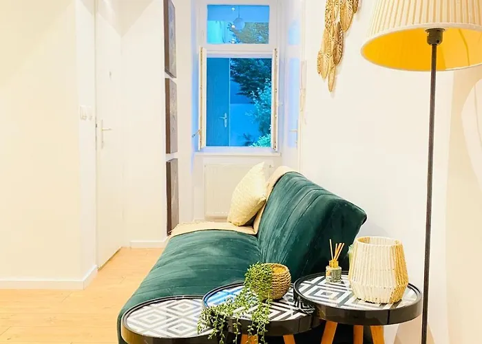 Ottakring Gem Shared 4br Retreat Breathtaking Views Apartment